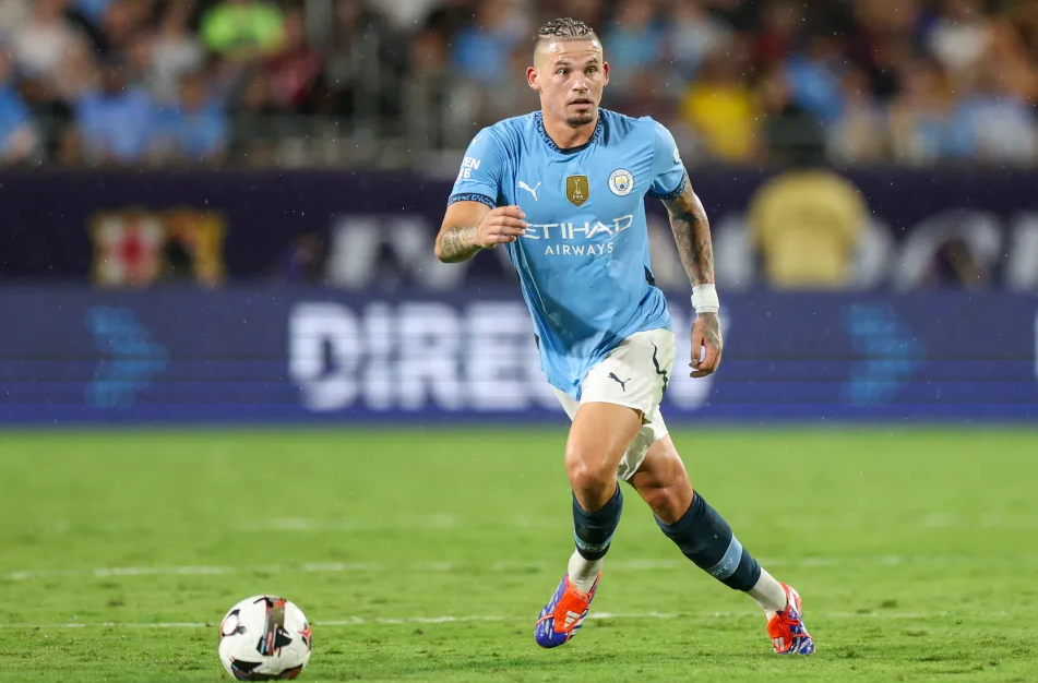 Pep Guardiola đối mặt bài toán khó: Thu gọn đội hình Man City quá khổ