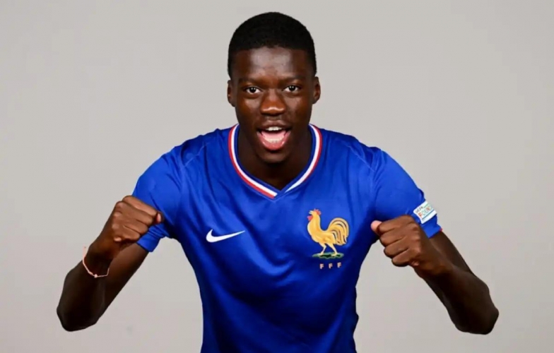 Chelsea chính thức sở hữu tài năng trẻ Mamadou Sarr: Giao kèo 8 năm, tương lai rạng rỡ?
