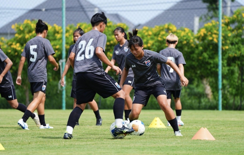 Trận đấu kịch tính giữa U19 nữ Thái Lan và Indonesia tại vòng bảng U19 nữ Đông Nam Á 2025