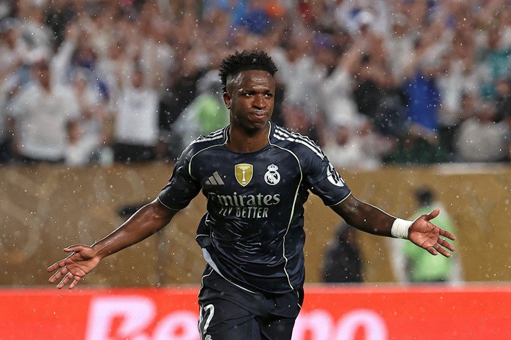 Vinicius tỏa sáng rực rỡ, giúp Real Madrid thắng đậm Salzburg và san bằng kỷ lục ghi bàn của Bale