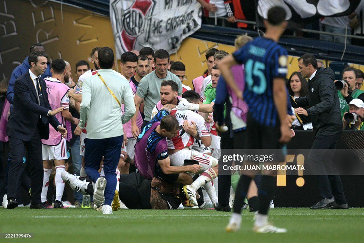 Trận đấu căng thẳng Inter Milan vs River Plate: Thẻ đỏ, xô xát và chiến thắng kịch tính cho Inter
