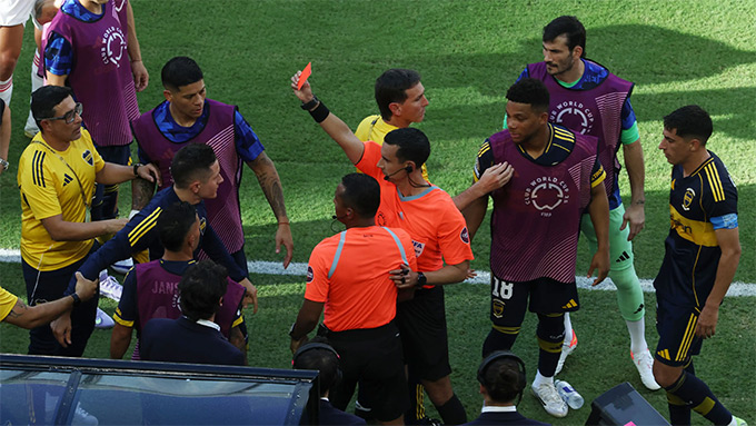 FIFA Treo Giò 3 Cầu Thủ Sau Trận Đấu Boca Juniors vs Benfica