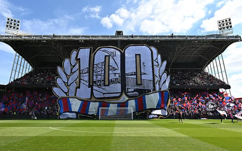 Holmesdale Tifo kỷ niệm 100 năm trước trận đấu với Leicester tại Selhurt Park