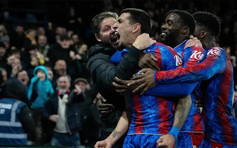Daniel Munoz ghi bàn gỡ hòa trước Newcastle tại sân nhà