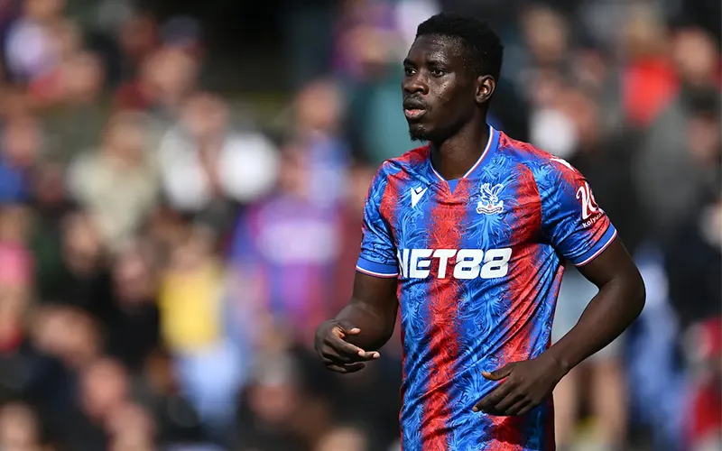 Ismaila Sarr thi đấu trong trận ra mắt sân nhà gặp West Ham
