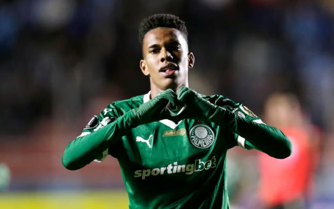 Câu chuyện trớ trêu của Estevao: Ngôi sao Brazil trẻ tuổi đứng giữa hai làn đạn Chelsea và Palmeiras