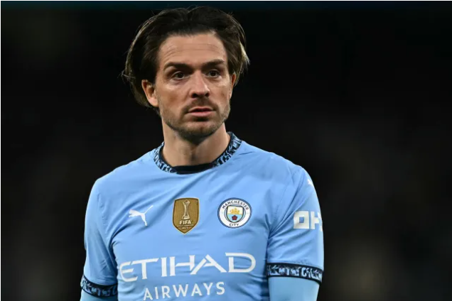 Pep Guardiola đối mặt bài toán khó: Thu gọn đội hình Man City quá khổ