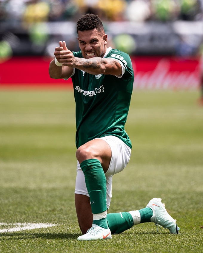 Chiến thuật thay người thần kỳ của HLV Abel Ferreira và siêu sao Paulinho đưa Palmeiras vào tứ kết FIFA Club World Cup