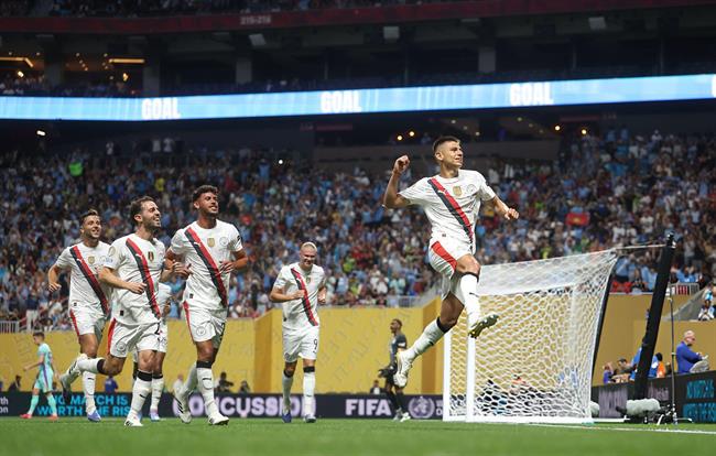 Siêu phẩm đá phạt của Echeverri và chiến thắng thuyết phục của Man City trước Al Ain