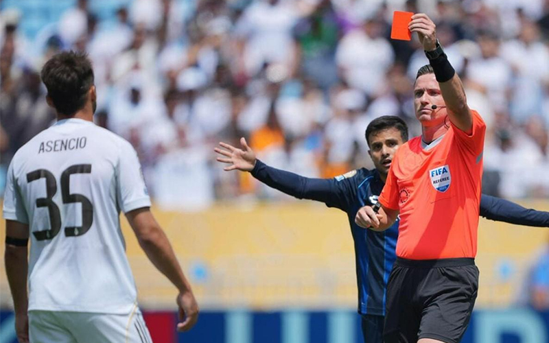 CĐV Real Madrid giận dữ trước sai lầm 'chết người' của Raul Asencio