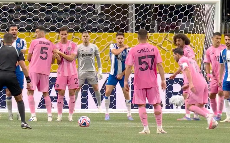 Messi lập kỳ tích khó tin sau gần một thập kỷ
