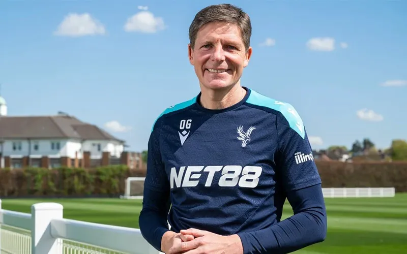 Sống Nét Như Glasner: Vô Địch FA Cup Với Phần Thưởng 15 Lít Rượu