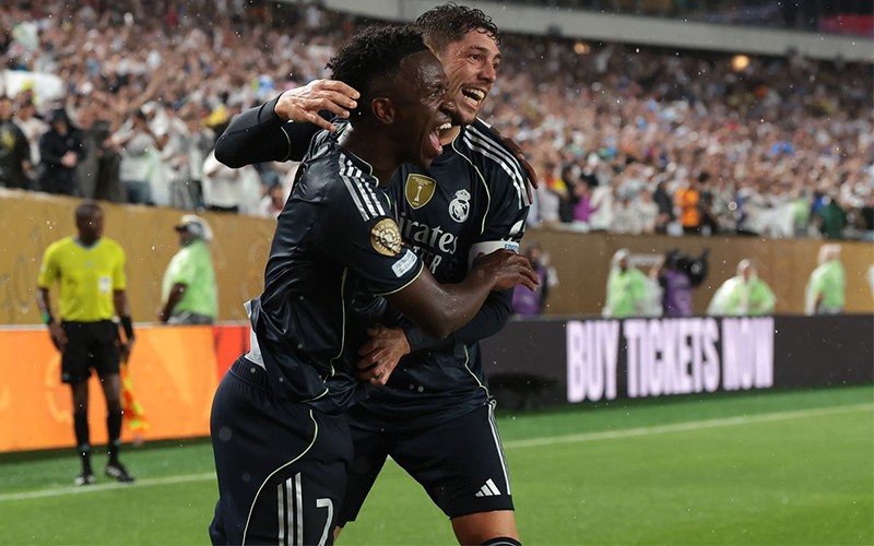 Vinicius tỏa sáng rực rỡ, giúp Real Madrid thắng đậm Salzburg và san bằng kỷ lục ghi bàn của Bale