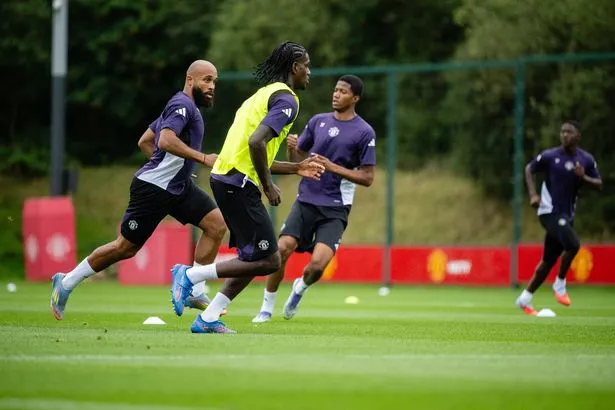 Màn Hè Khắc Nghiệt: Man Utd Vật Lộn Với Thời Tiết Tại Mỹ