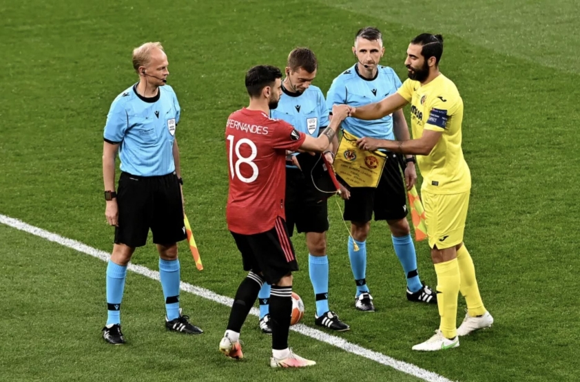 Manchester United: Việc Bỏ Truyền Thống Trao Quà Lưu Niệm Tiền Mùa Giải - Dấu Hiệu Của Khủng Hoảng Tài Chính?
