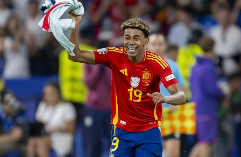 Lamine Yamal: Cậu Bé Vàng của Barcelona Nhận Quà Sinh Nhật 400.000 USD