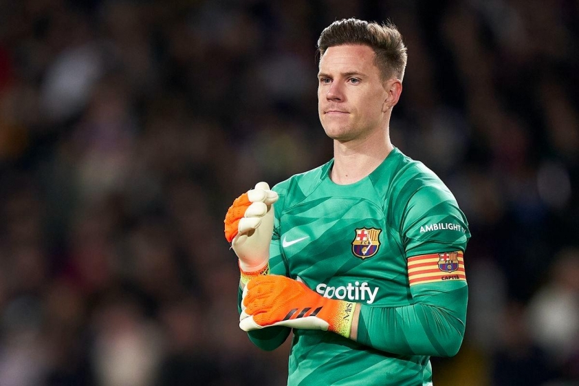 Ter Stegen ở lại hay ra đi? Lời khuyên của huyền thoại Matthäus và tương lai bất định tại Barcelona