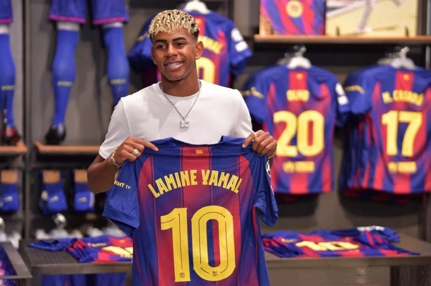 Lamine Yamal và lời hứa lịch sử với chiếc áo số 10 huyền thoại của Barcelona