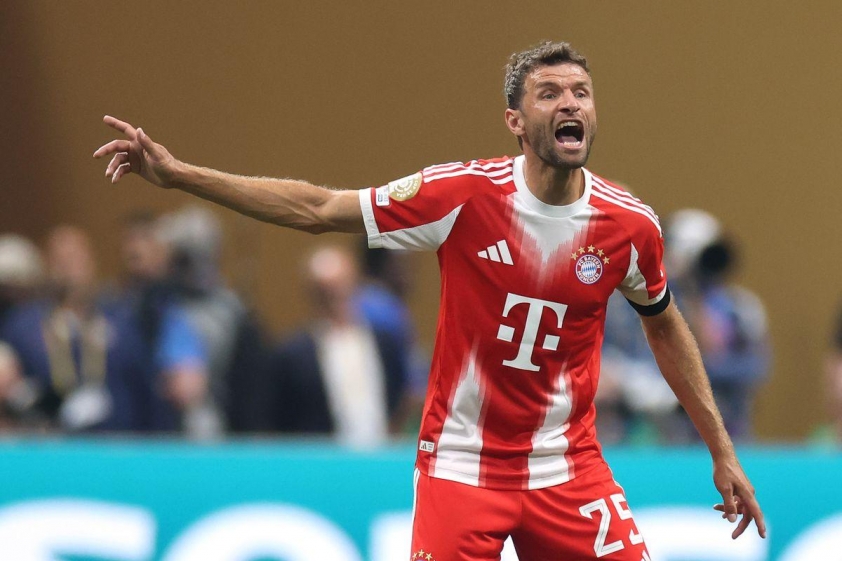 Thomas Müller: Huyền thoại Bayern Munich giã từ sân cỏ trong tiếc nuối