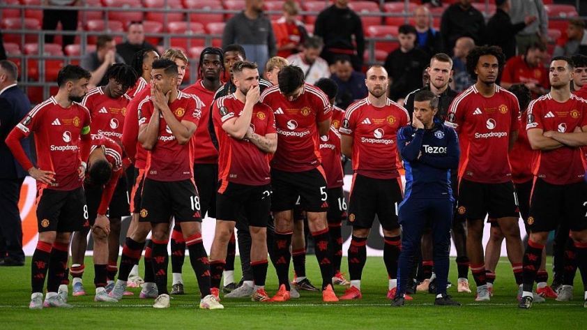 Manchester United: Việc Bỏ Truyền Thống Trao Quà Lưu Niệm Tiền Mùa Giải - Dấu Hiệu Của Khủng Hoảng Tài Chính?