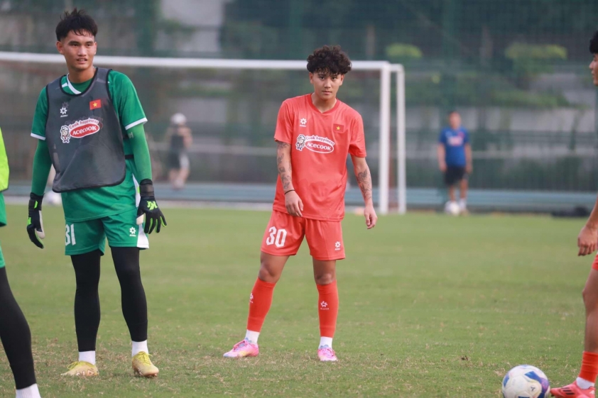 Bùi Alex đối mặt nguy cơ cao bị loại khỏi U23 Việt Nam trước thềm SEA Games 2025