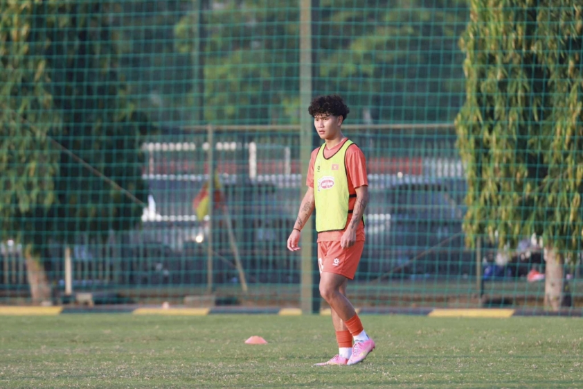 Bùi Alex đối mặt nguy cơ cao bị loại khỏi U23 Việt Nam trước thềm SEA Games 2025