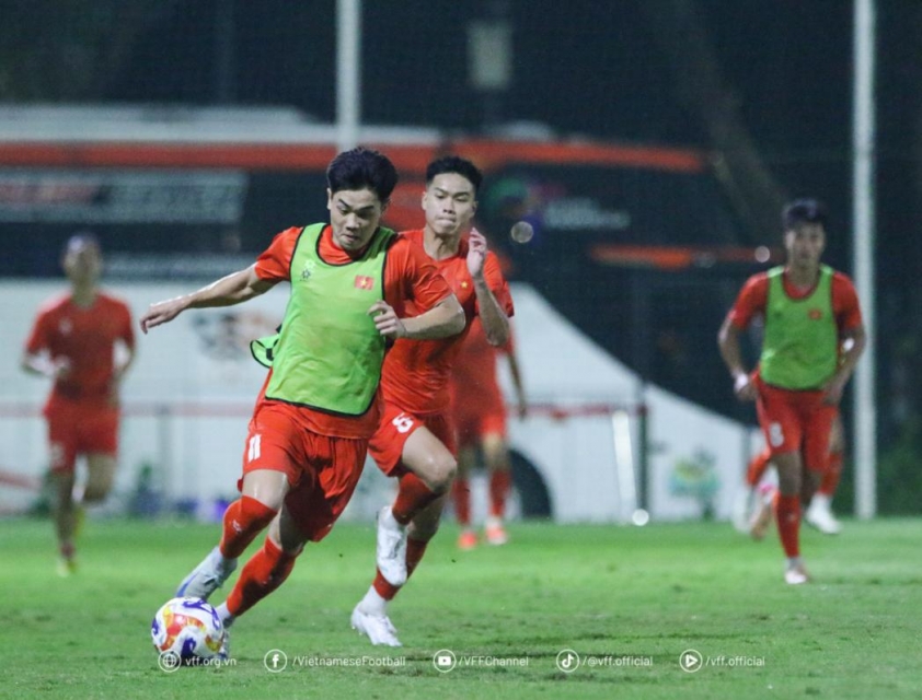 Tiền vệ Nguyễn Phi Hoàng: Khát vọng 3 lần vô địch liên tiếp cùng U23 Việt Nam