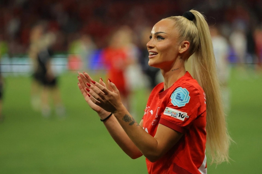 Alisha Lehmann: Ánh hào quang và những gánh nặng