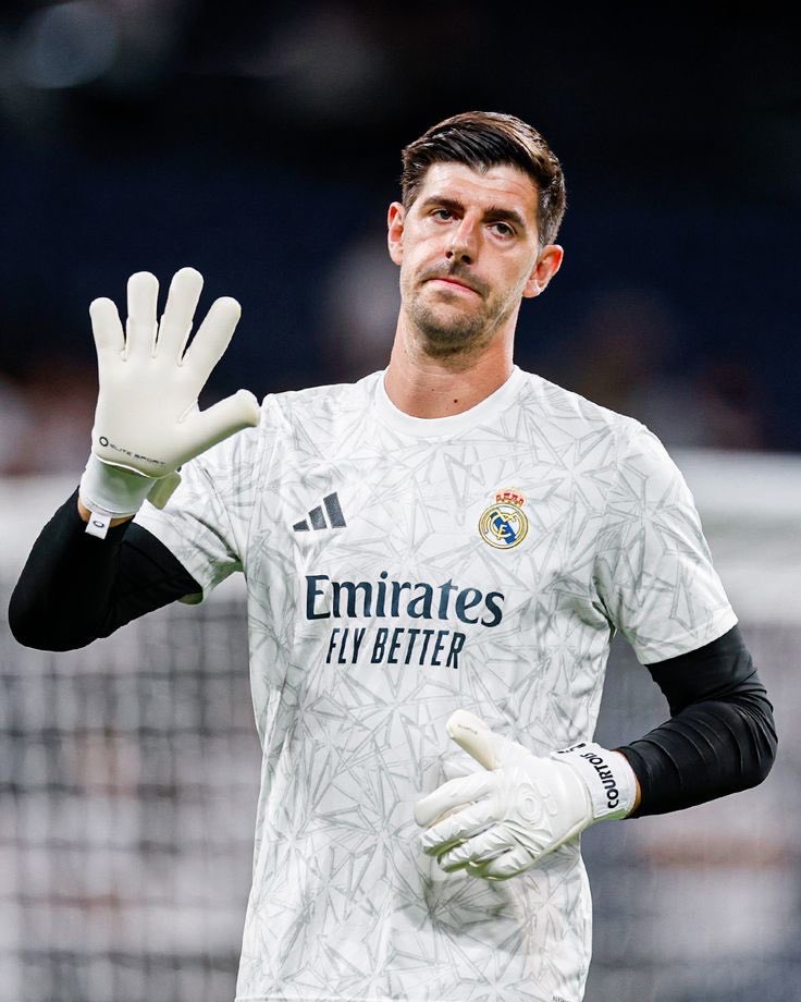 Real Madrid gia hạn hợp đồng với Courtois đến năm 2027 và những động thái đáng chú ý khác