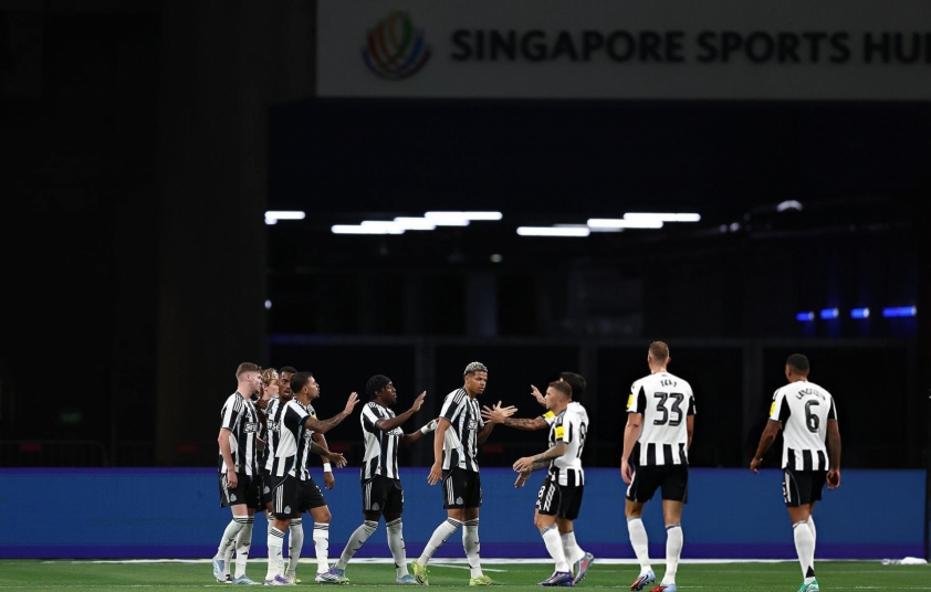 Arsenal kịch tính thắng ngược Newcastle 3-2 nhờ tài năng 15 tuổi Dowman