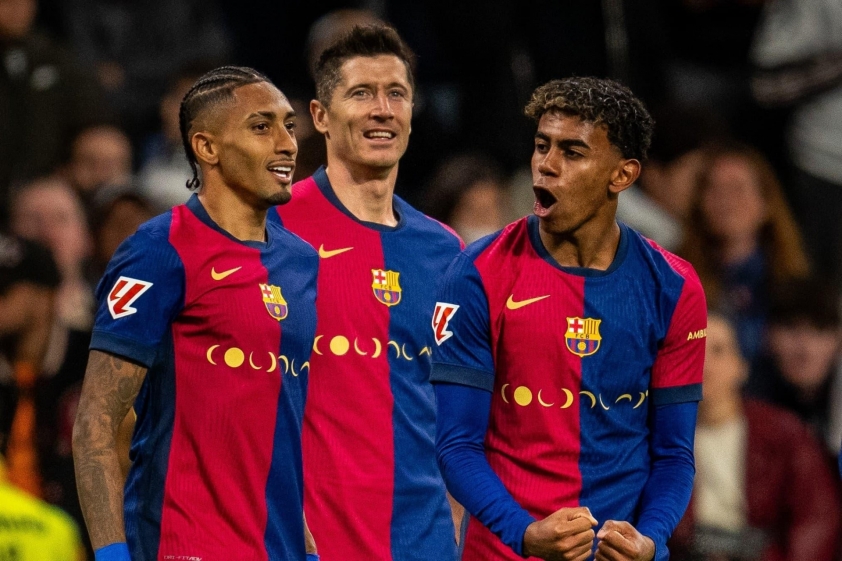 HLV Hansi Flick kêu gọi Barcelona bổ sung tân binh chạy cánh trái trước kỳ chuyển nhượng hè 2025
