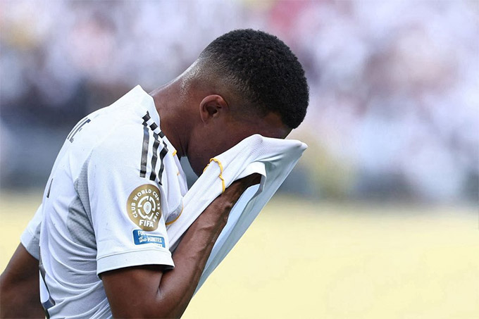 Bài học khắc nghiệt của Enrique dành cho Mbappe và thành công rực rỡ của PSG