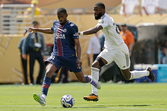Bài học khắc nghiệt của Enrique dành cho Mbappe và thành công rực rỡ của PSG