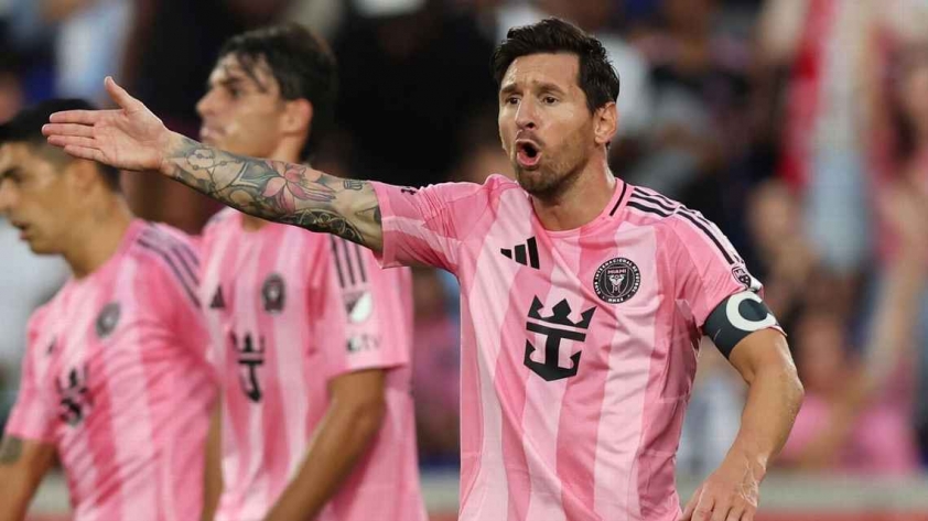 Cristiano Ronaldo vượt qua Messi, dẫn đầu bảng xếp hạng Quả bóng Vàng vĩ đại nhất lịch sử do người hâm mộ bình chọn