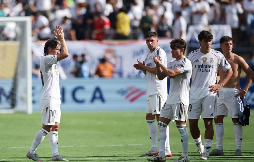 Huyền thoại Luka Modric chia tay Real Madrid: Giọt nước mắt của Chủ tịch Perez và hành trình 13 năm rực rỡ