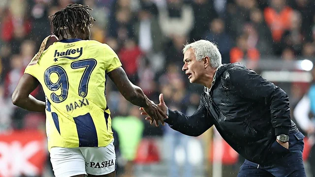 Bom tấn: Saint-Maximin tố cáo Fenerbahce ép dùng doping, bóng đá Thổ Nhĩ Kỳ dậy sóng