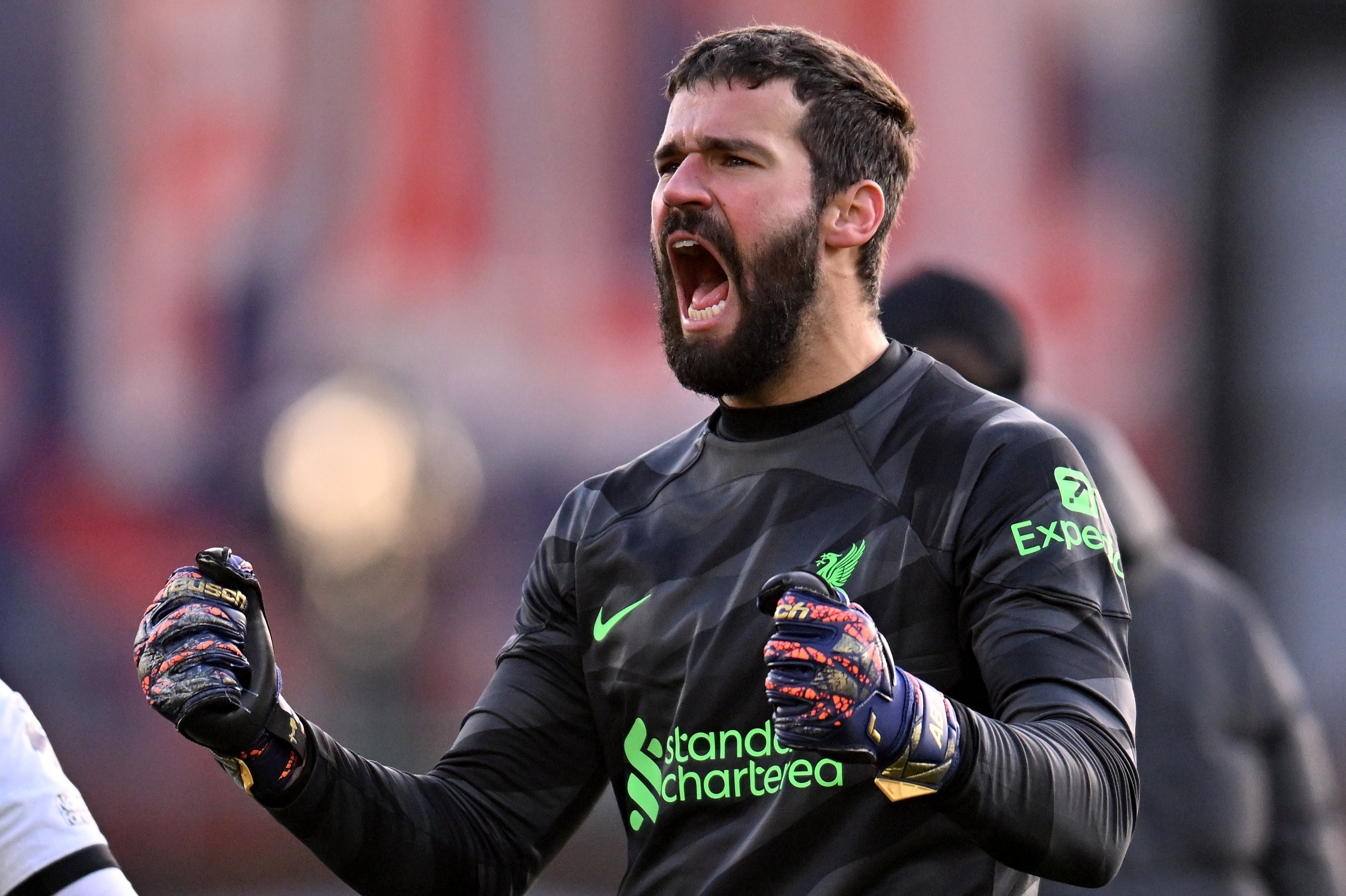 Alisson Becker bất ngờ rời tour du đấu của Liverpool, mở ra cơ hội cho Mamardashvili?
