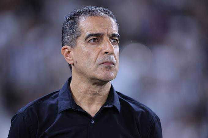 Botafogo gây sốc khi sa thải HLV Renato Paiva sau chiến thắng lịch sử trước PSG