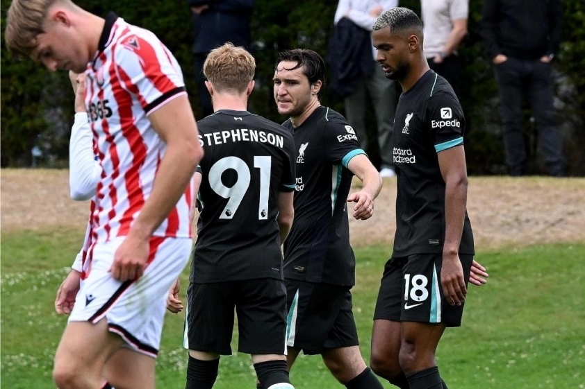 Liverpool Đại Thắng Stoke City 5-0, Nunez Hat-trick Rực Rỡ