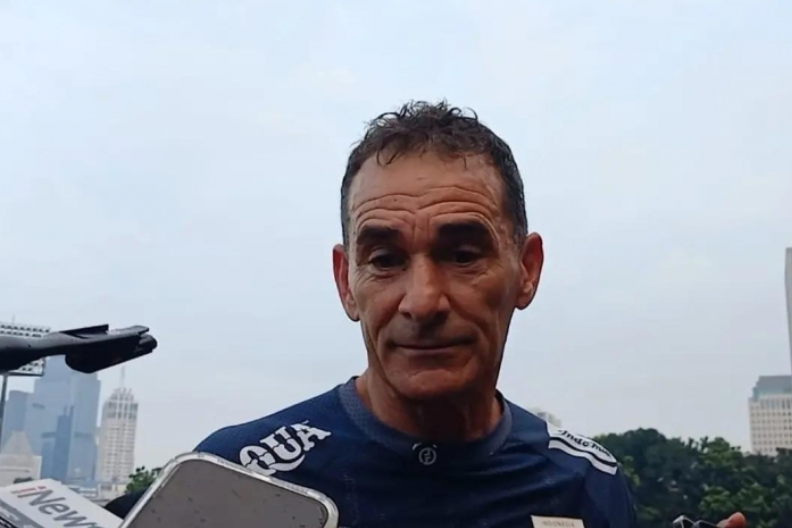 HLV Vanenburg chỉ trích luật ngoại binh mới của Liga 1: Nguy cơ thui chột tài năng trẻ Indonesia