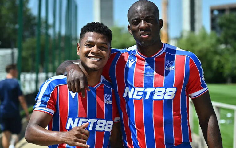 Show Ảnh: Crystal Palace Trình Làng Áo Đấu Mới, Nét Chơi Sẵn Sàng Bùng Nổ