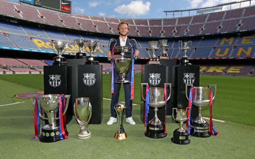 Huyền thoại Ivan Rakitic chính thức giã từ sự nghiệp bóng đá
