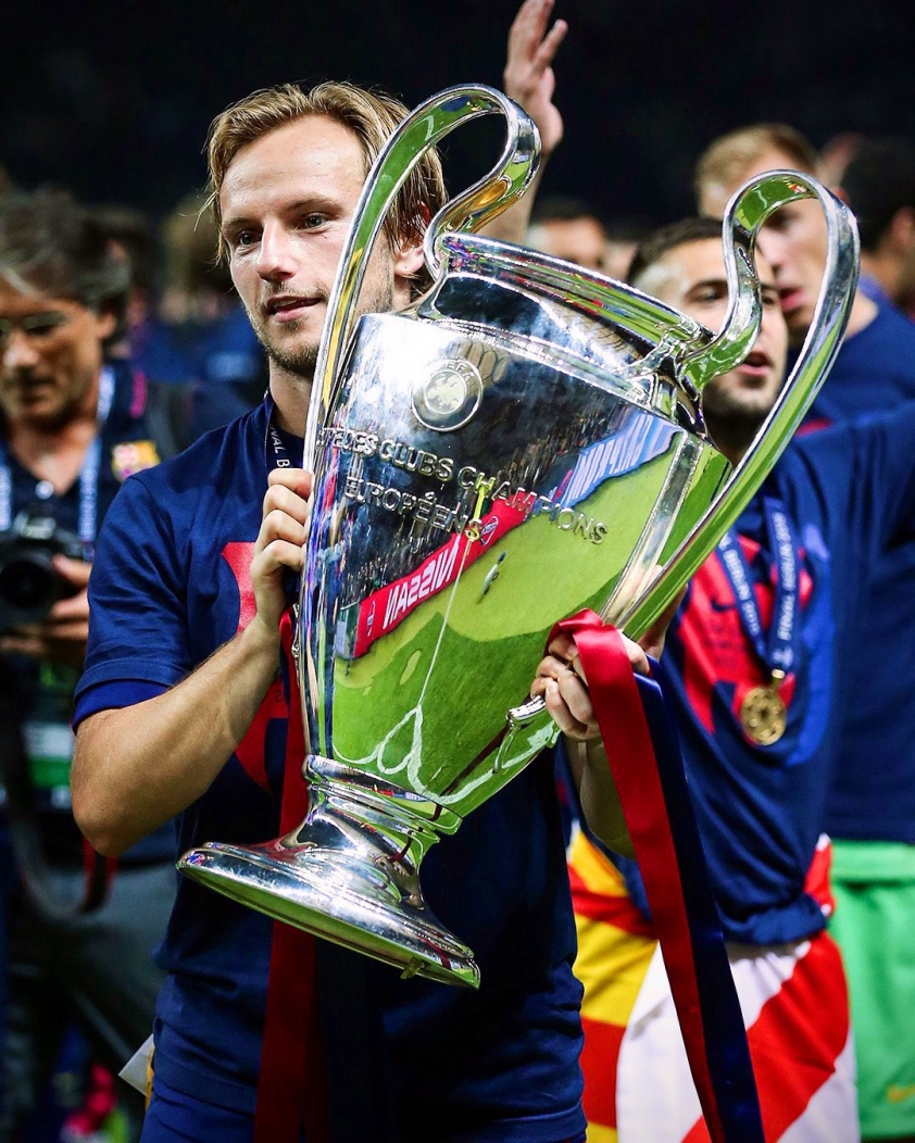 Huyền thoại Ivan Rakitic chính thức giã từ sự nghiệp bóng đá