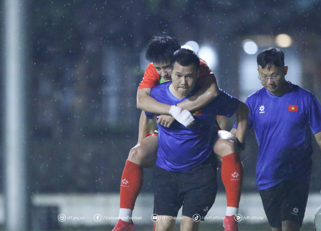 U23 Việt Nam mất Thanh Nhàn, Văn Thuận bất ngờ được triệu tập