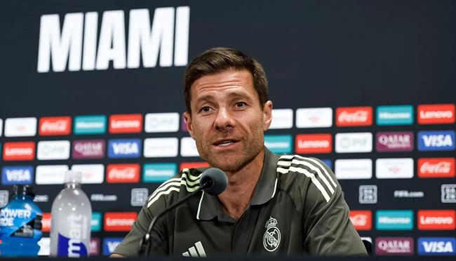 Xabi Alonso và triết lý pressing quyết liệt cho hàng hậu vệ Real Madrid