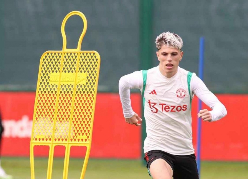 Tương lai Garnacho tại Man United: Dấu hỏi lớn giữa những lùm xùm