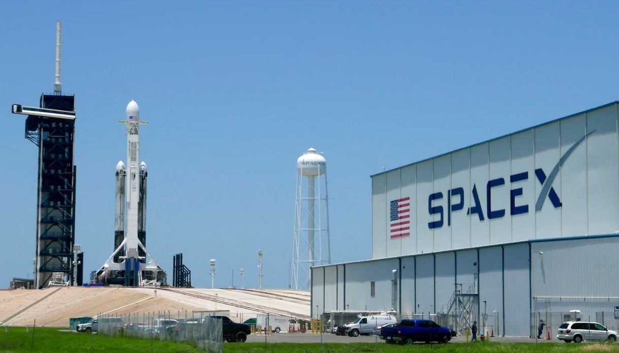 Tên lửa Falcon 9 của startup Elon Musk