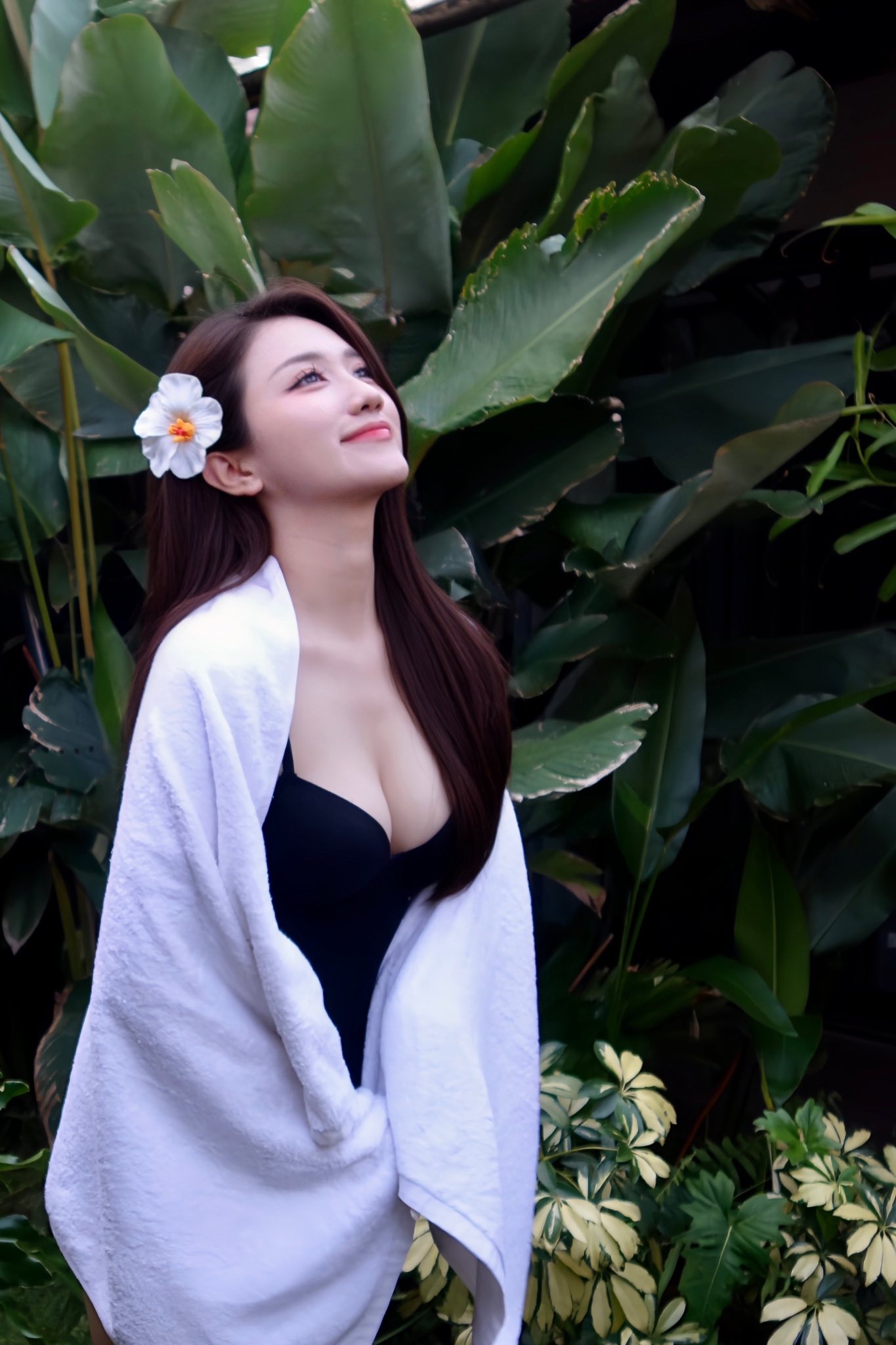 Hình ảnh đời thường dịu dàng của nữ MC