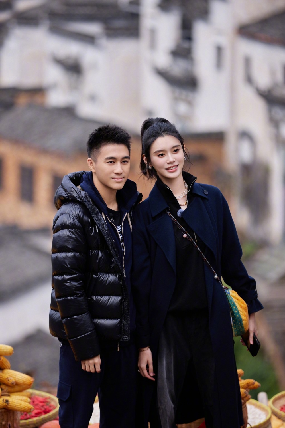 Hà Du Quân và Hề Mộng Dao cùng hai con
