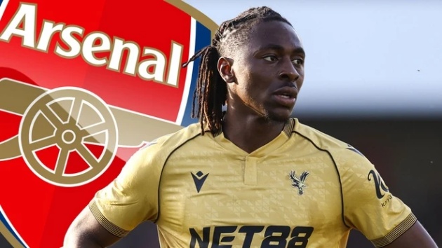 Eze tiếp tục thi đấu cho Crystal Palace dù có thỏa thuận với Arsenal